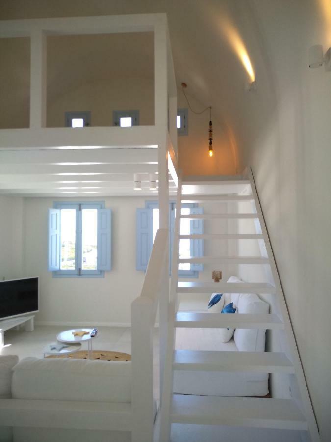 Sol-Mate Suites Oia  Exterior photo